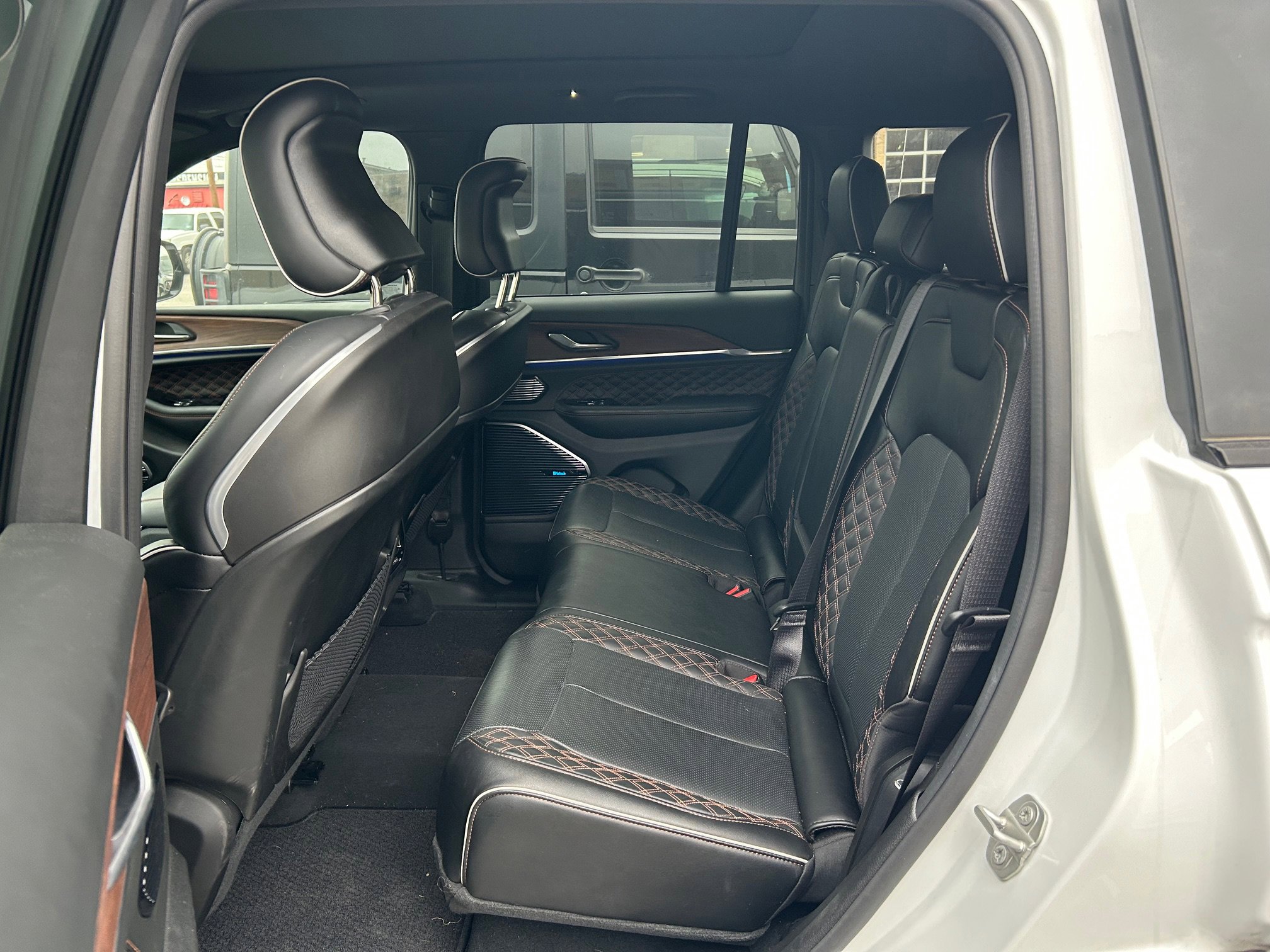 Used 2024 Jeep Grand Cherokee Summit image 7