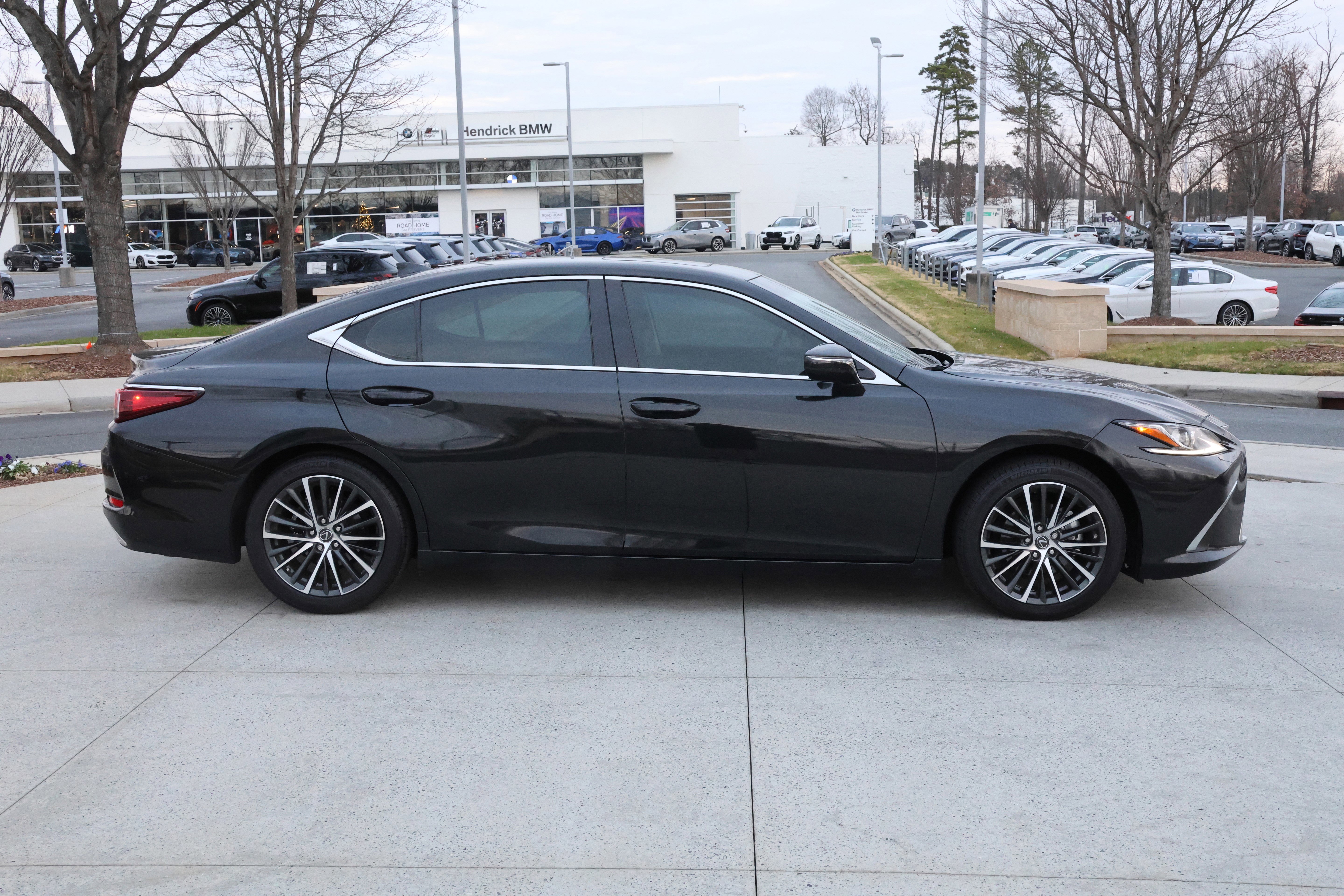 Used 2024 Lexus ES 350 350 w/ Premium Package image 10