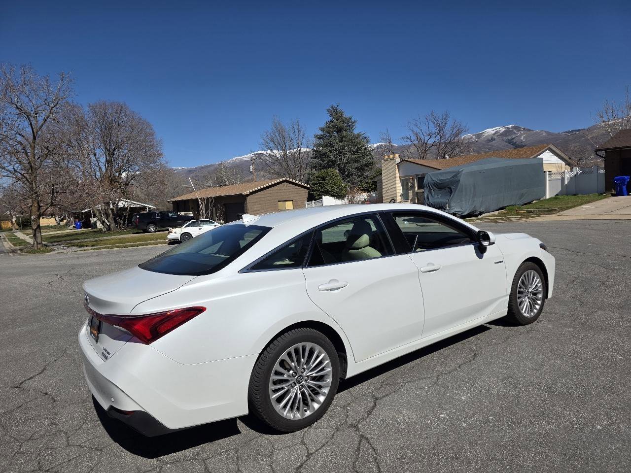 Used 2020 Toyota Avalon Limited w/ Advanced Safety Package FWD image 3