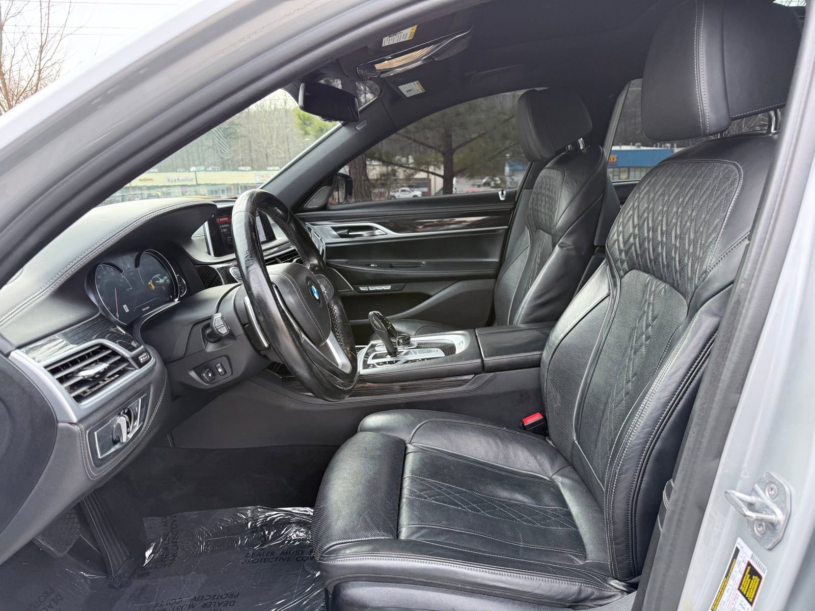 Used 2018 BMW 750i xDrive image 32