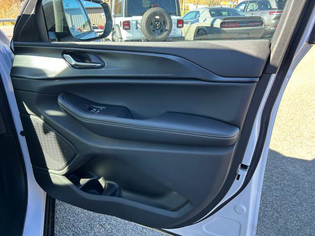 New 2025 Jeep Grand Cherokee Altitude image 22