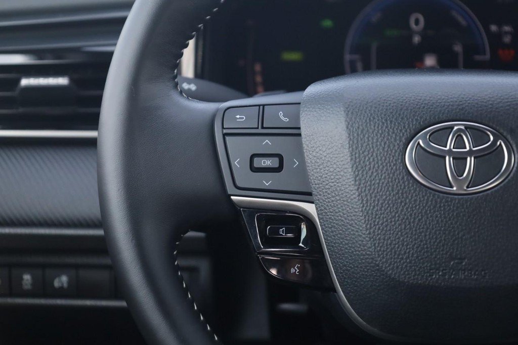 Certified 2025 Toyota Camry SE FWD image 10
