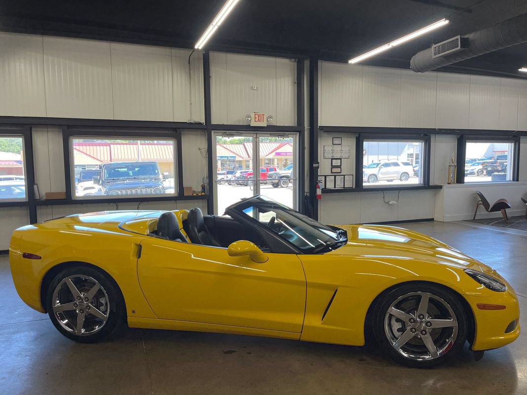 Used 2007 Chevrolet Corvette Convertible w/ Preferred Equipment Group RWD image 17