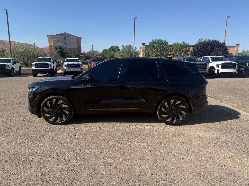 Used 2024 Lincoln Nautilus Reserve w/ Equipment Group 202A AWD/4WD image 8