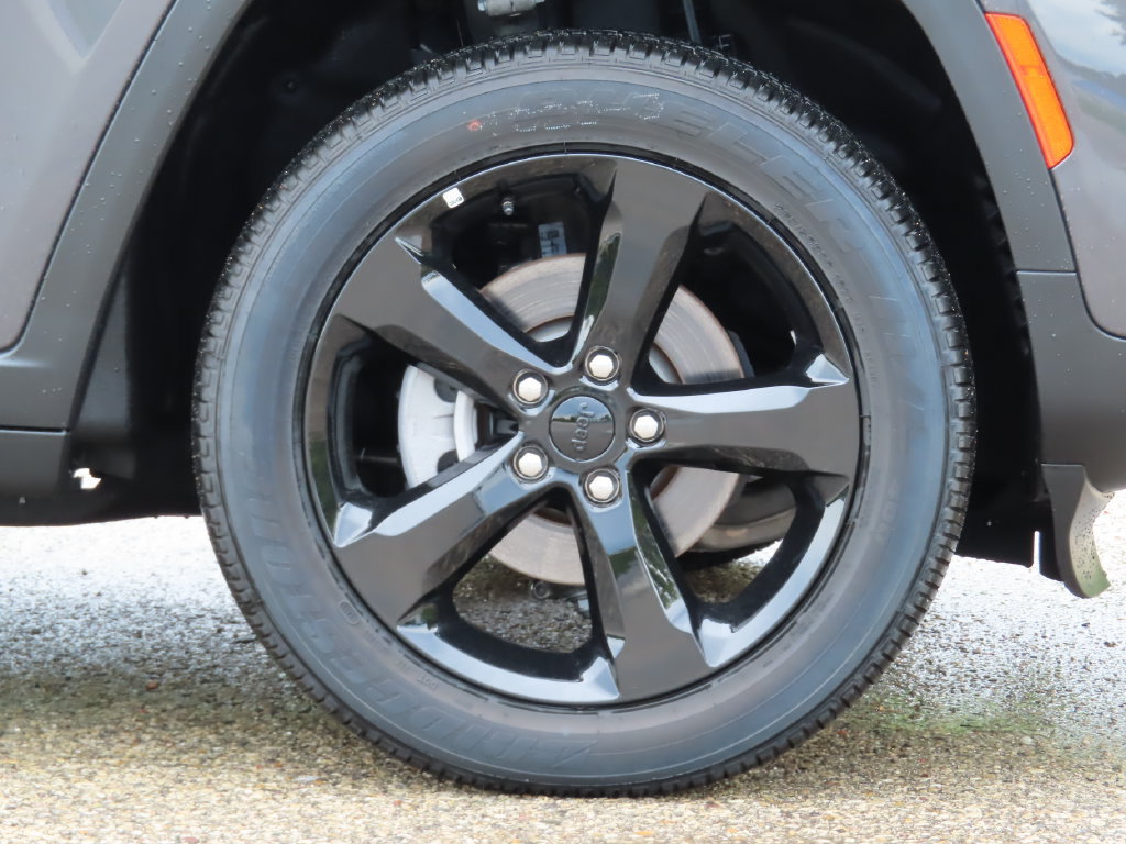 New 2025 Jeep Grand Cherokee Altitude AWD/4WD image 14