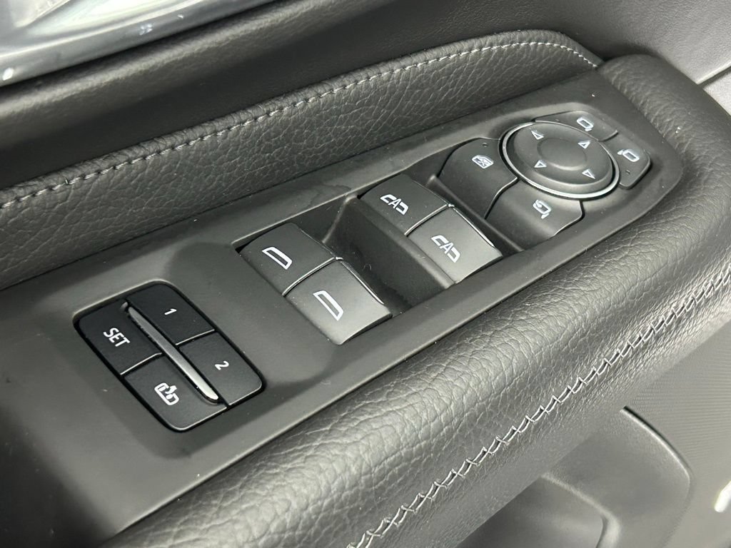 Used 2022 GMC Yukon XL Denali AWD/4WD image 38
