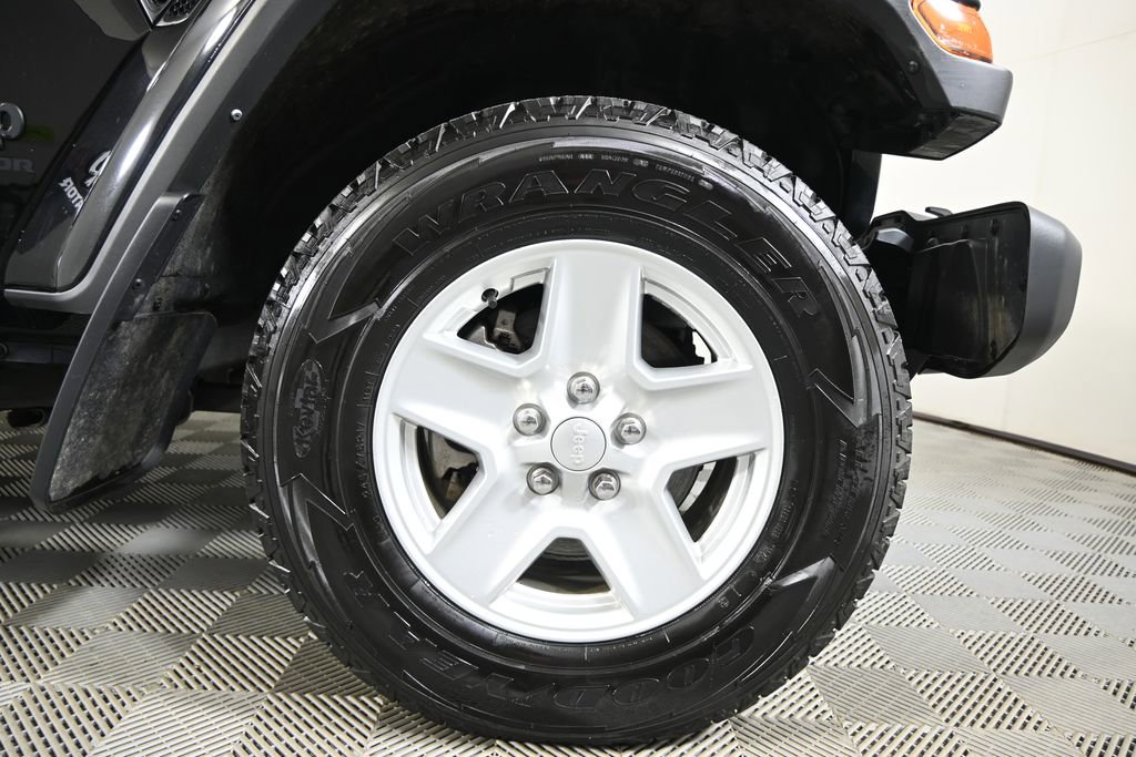 Used 2022 Jeep Gladiator Sport image 12