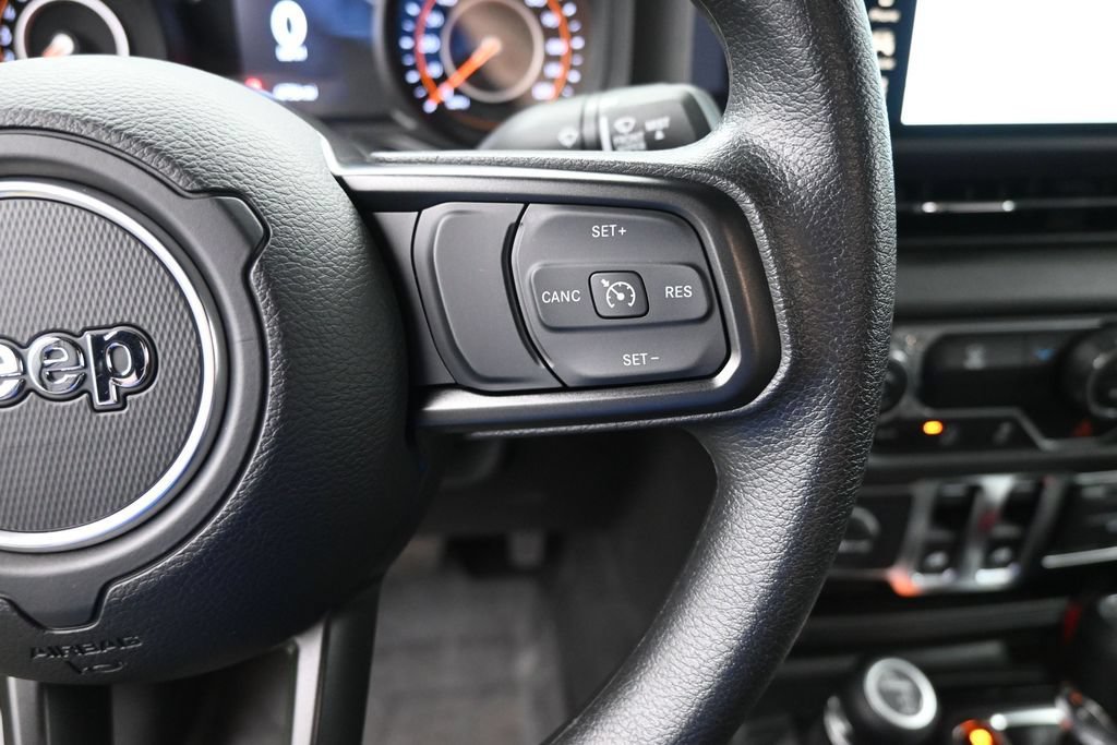 Used 2025 Jeep Wrangler Sport AWD/4WD image 15
