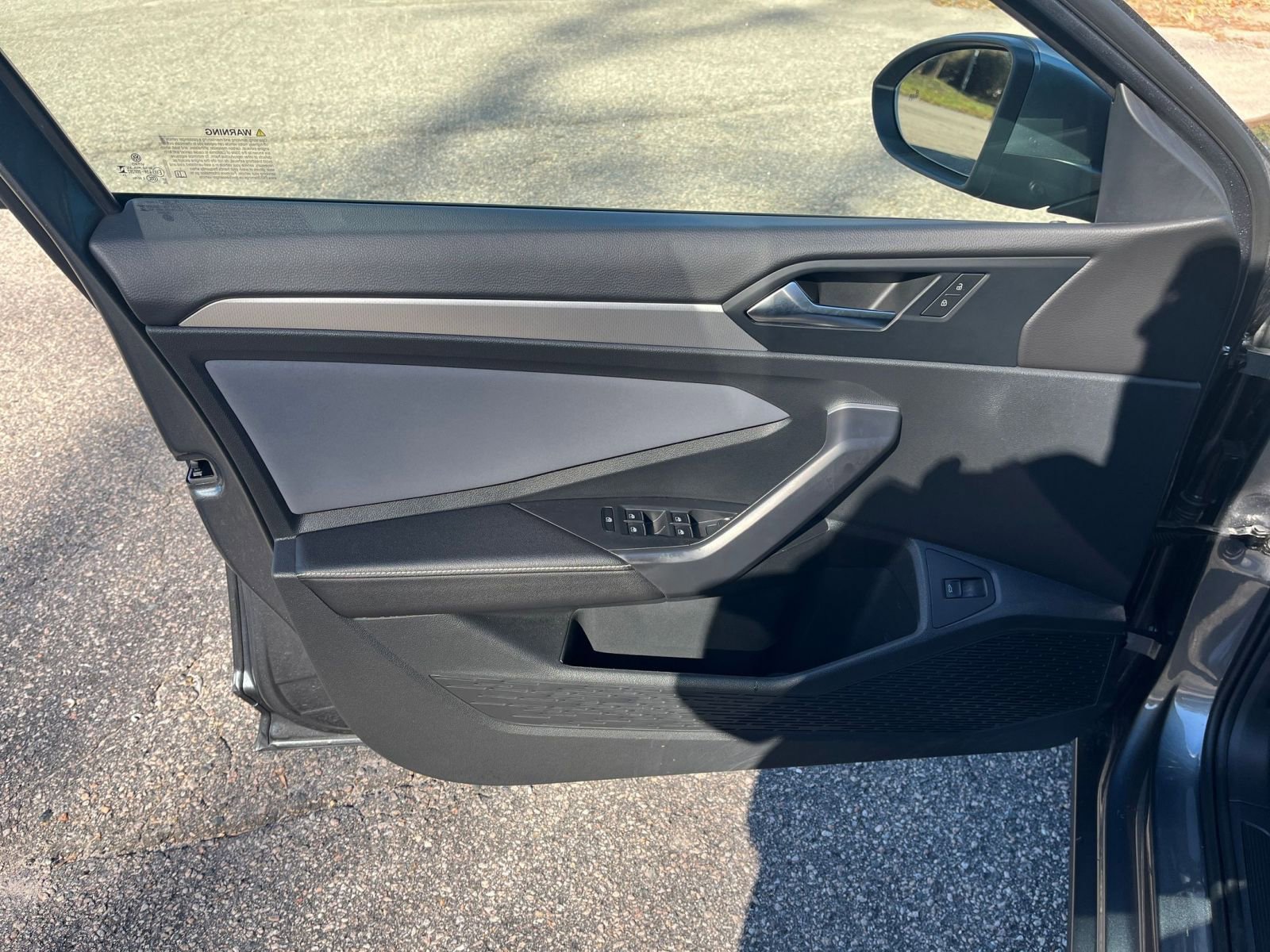 Used 2025 Volkswagen Jetta SE image 18