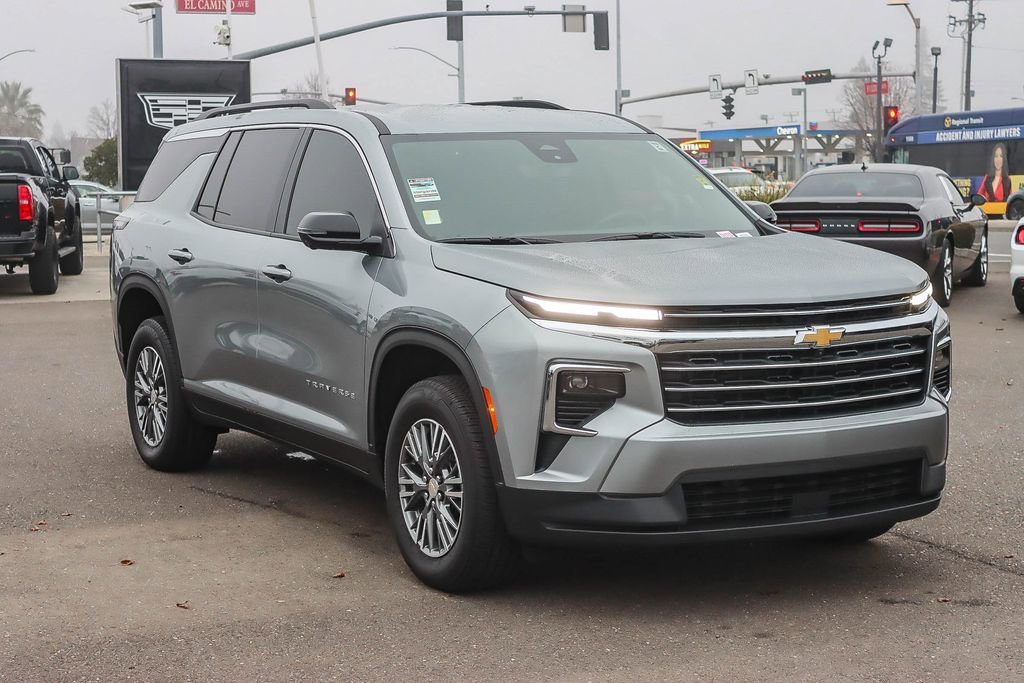 Used 2026 Chevrolet Traverse LT w/ Driver Confidence Package image 5