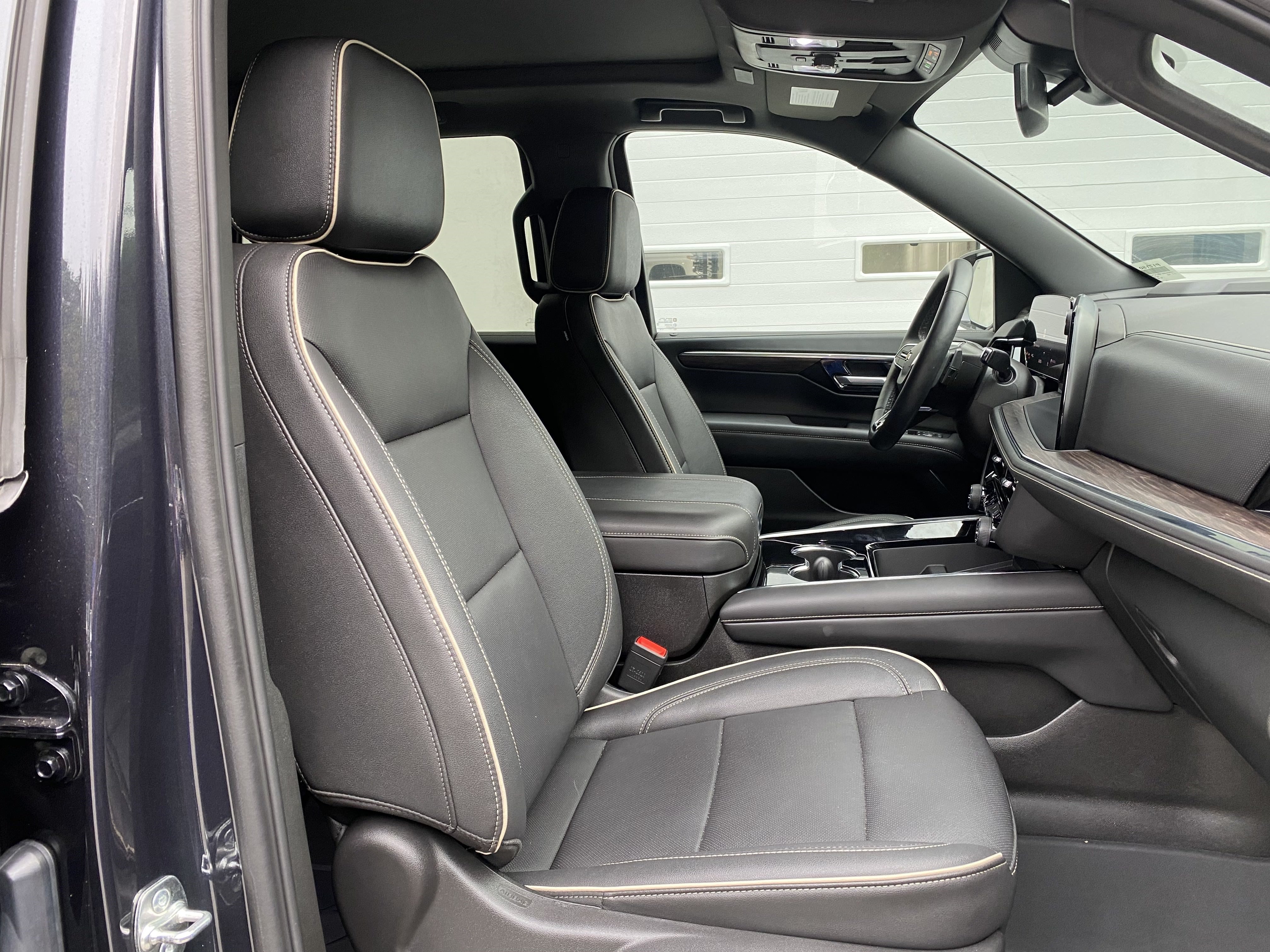 Used 2025 Chevrolet Tahoe Premier w/ Sun And Tow Package AWD/4WD image 36