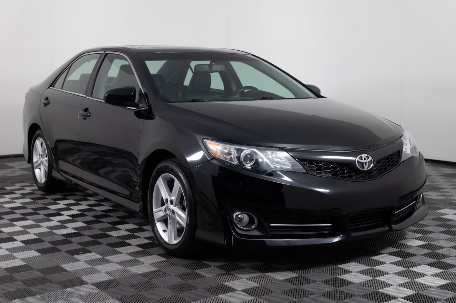 Used 2013 Toyota Camry SE w/ Convenience Pkg FWD image 10