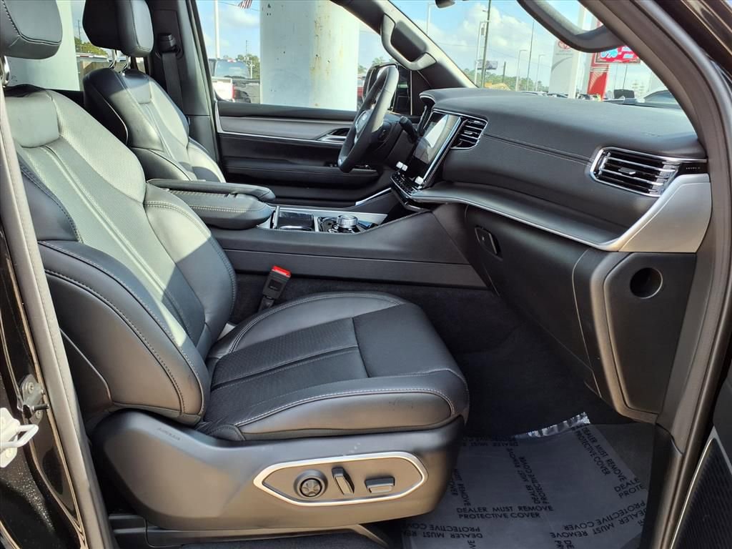 Used 2025 Jeep Wagoneer Series II w/ Premium Group I image 12