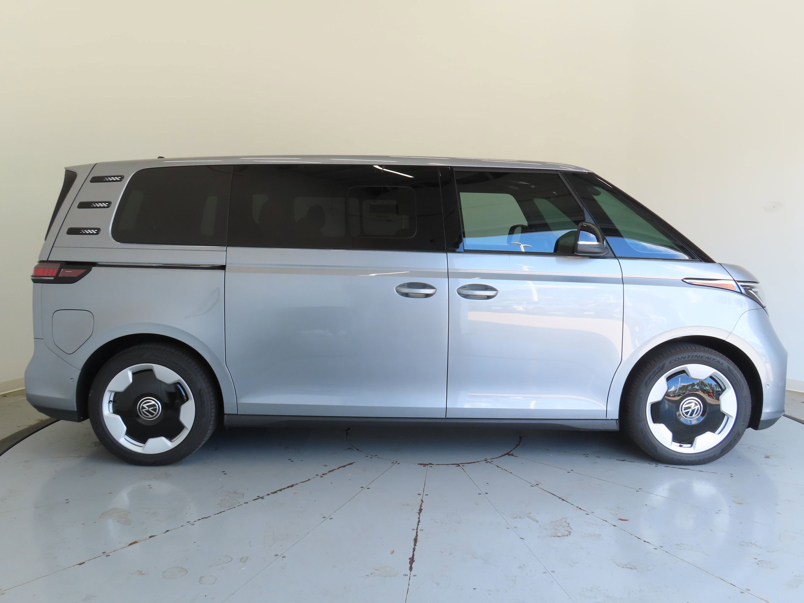 New 2025 Volkswagen ID. Buzz Pro S video 2