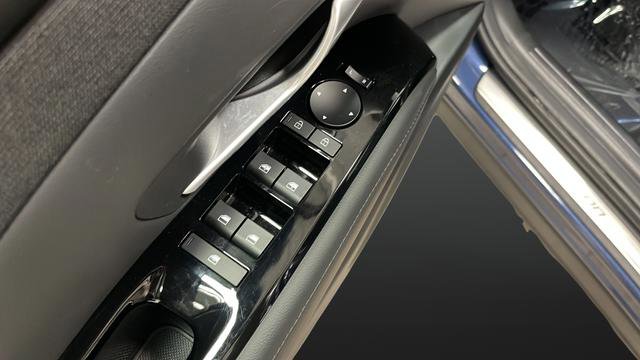 Used 2025 Hyundai Tucson Limited image 33