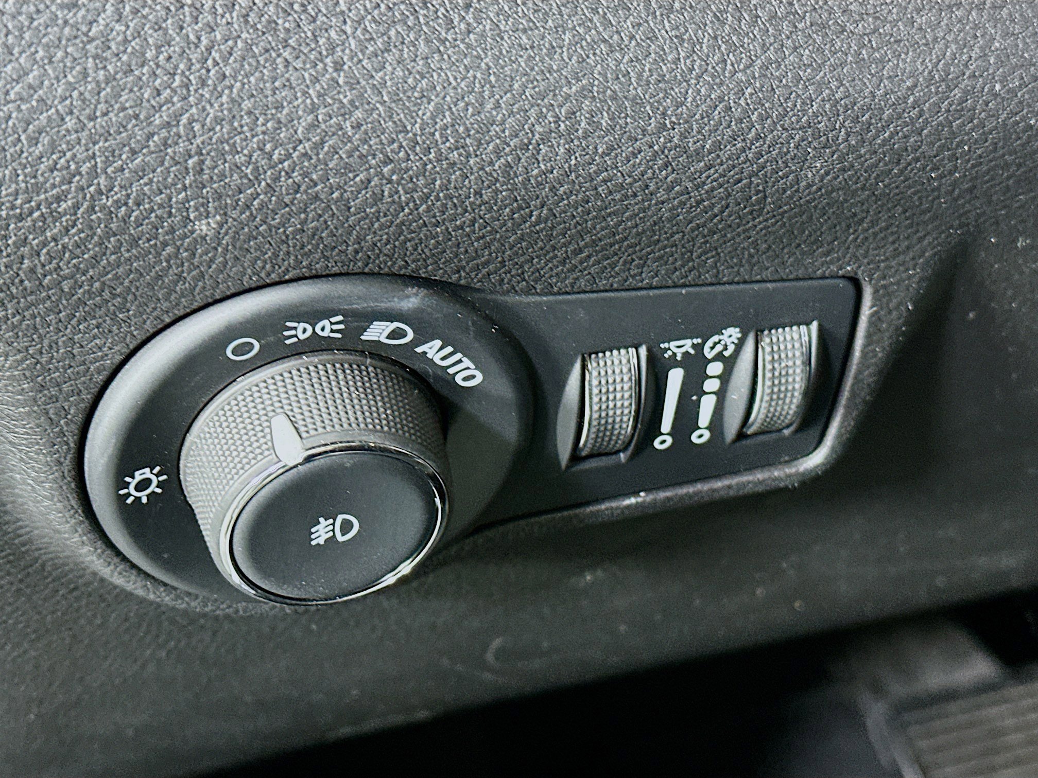 Used 2025 Jeep Compass Latitude image 16