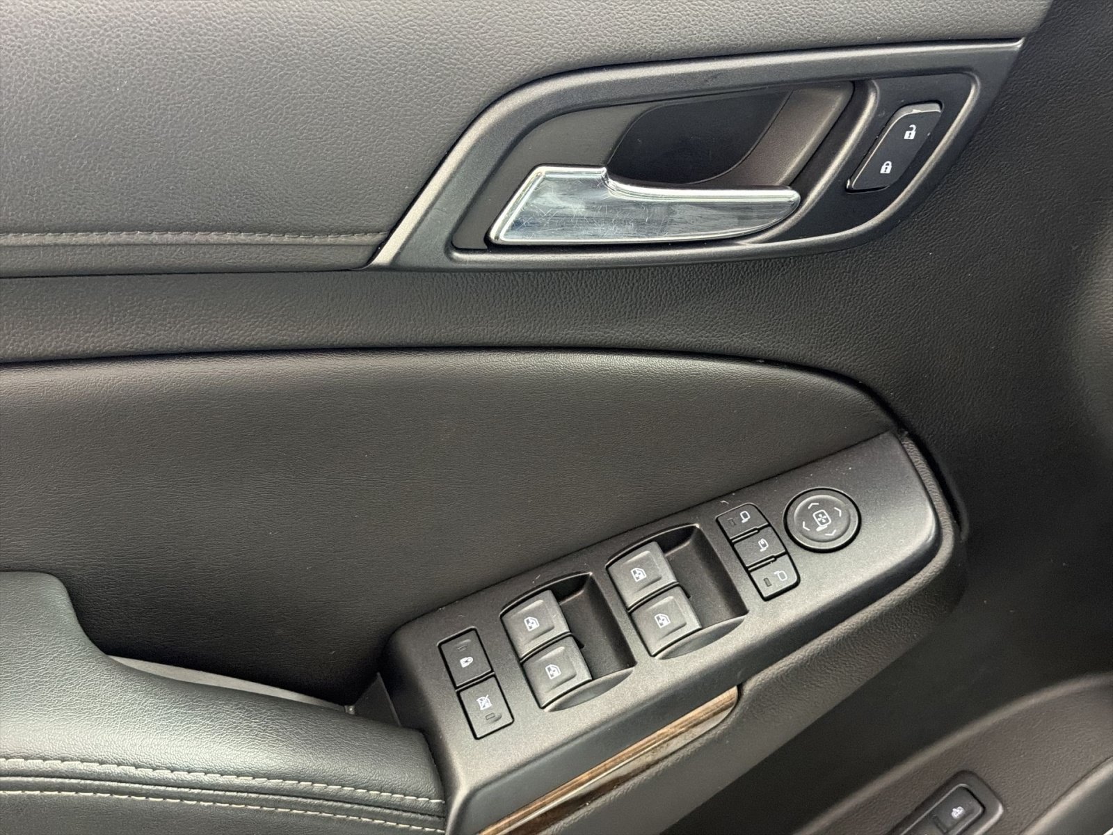 Used 2020 Chevrolet Suburban LT AWD/4WD image 15