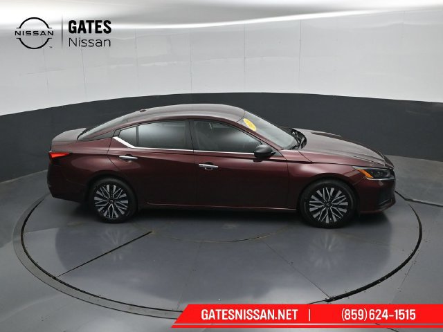 Used 2025 Nissan Altima 2.5 SV FWD image 44