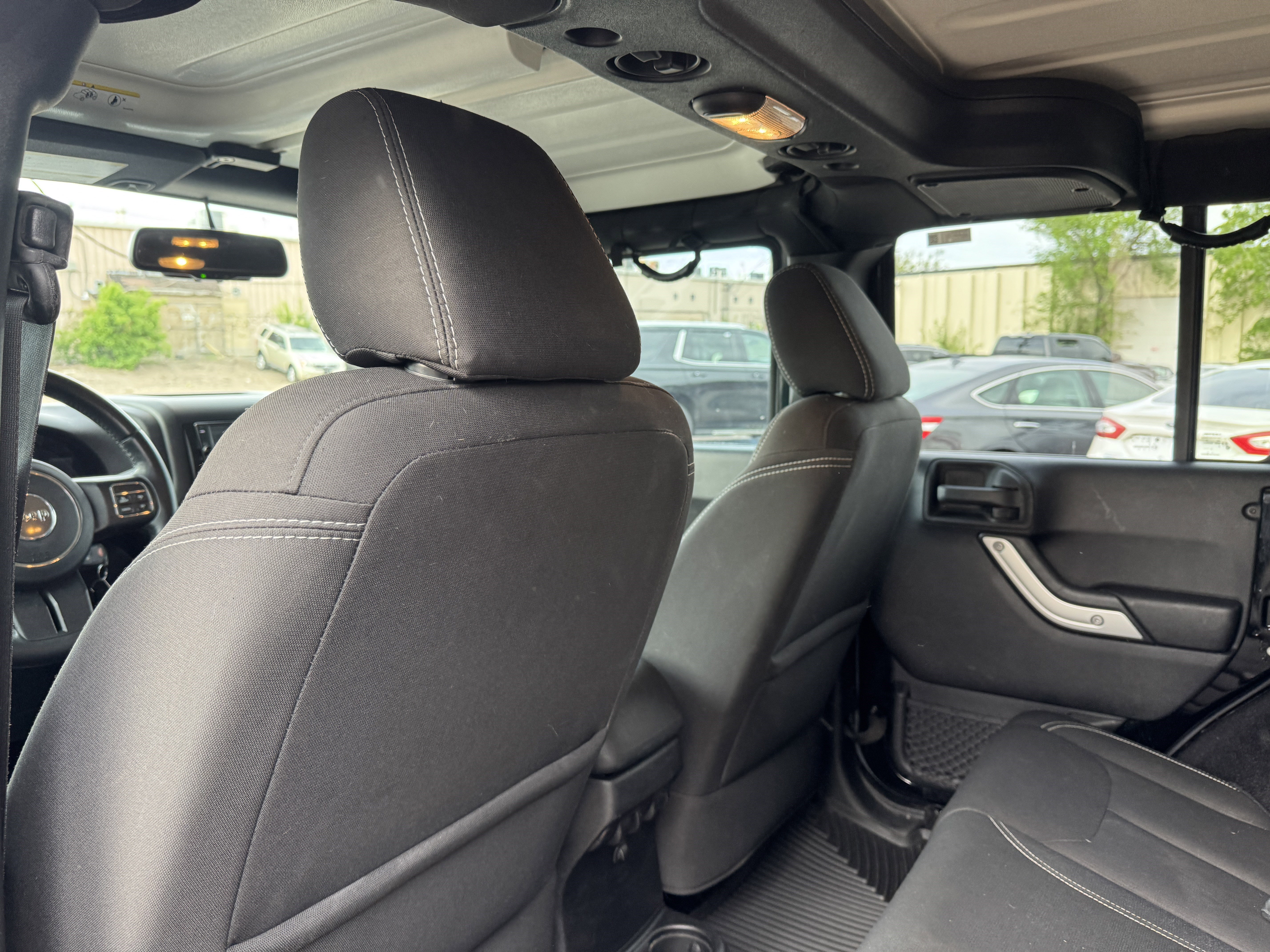 Used 2015 Jeep Wrangler Unlimited Sahara w/ Connectivity Group AWD/4WD image 14