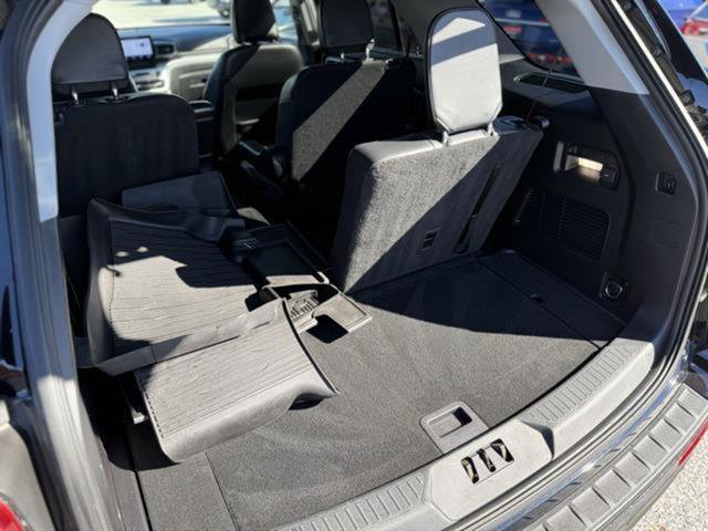 Certified 2021 Ford Explorer XLT w/ Equipment Group 202A image 31