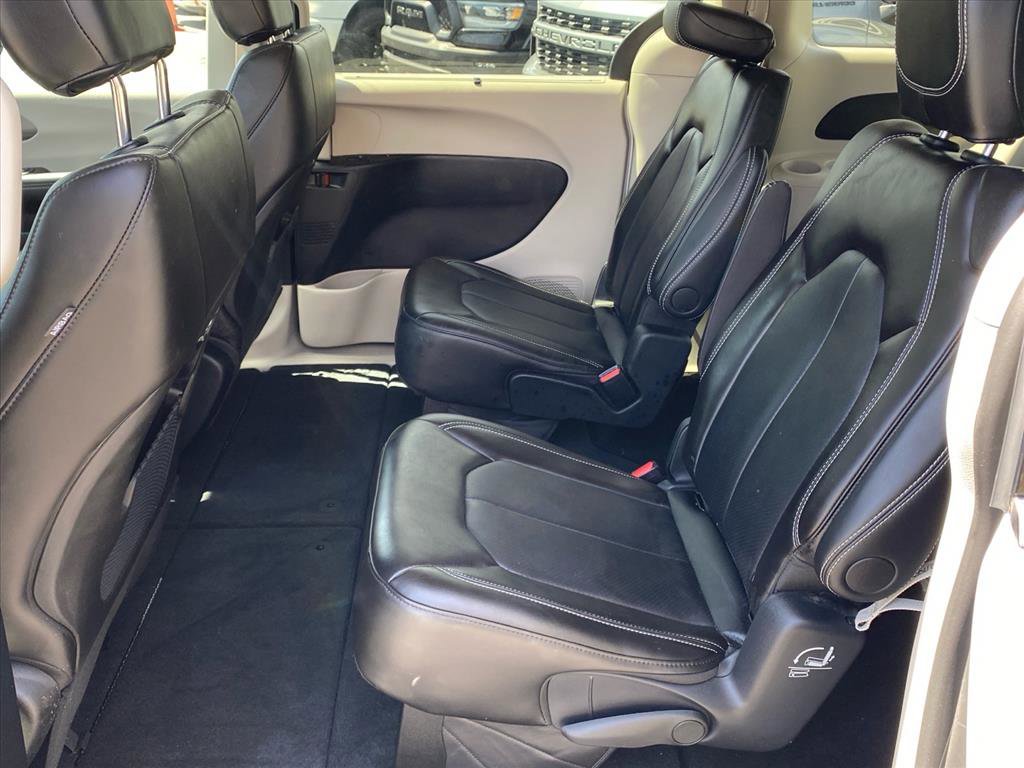 Used 2024 Chrysler Pacifica Touring-L AWD/4WD image 21