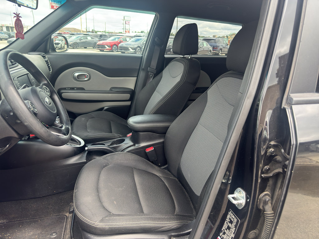 Used 2017 Kia Soul + FWD image 9
