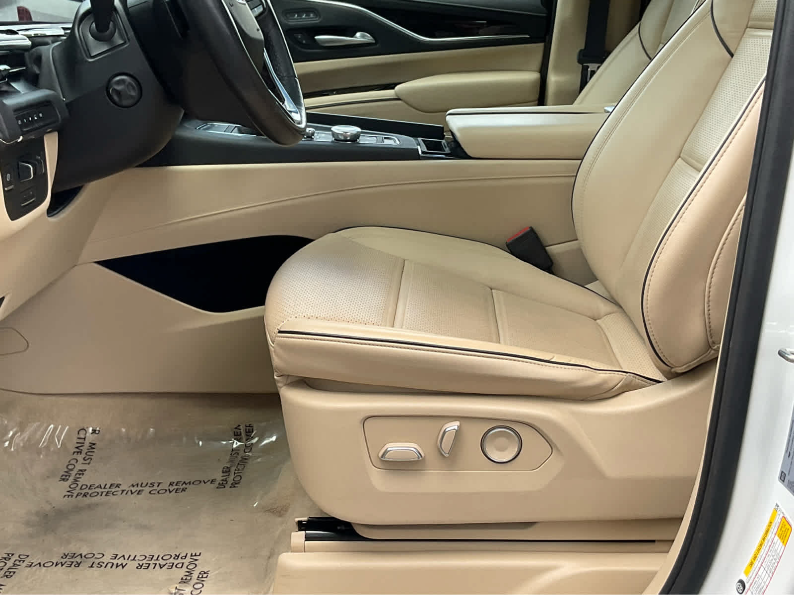 Used 2023 Cadillac Escalade Premium Luxury w/ Performance Package AWD/4WD image 12