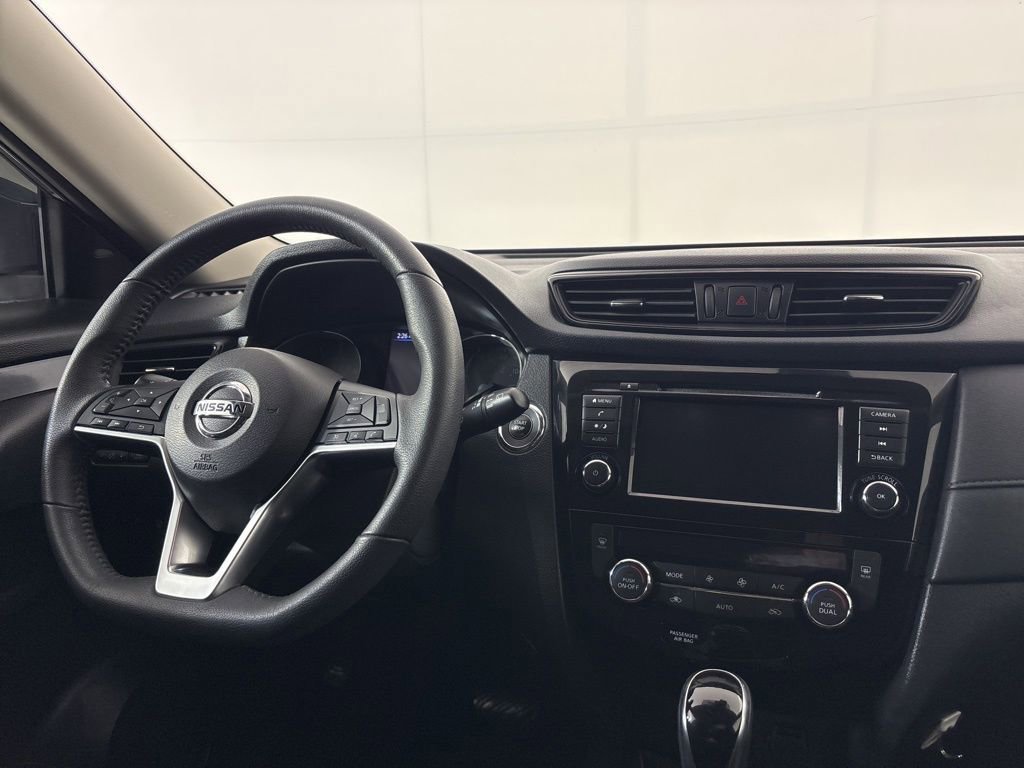 Used 2020 Nissan Rogue SV image 23