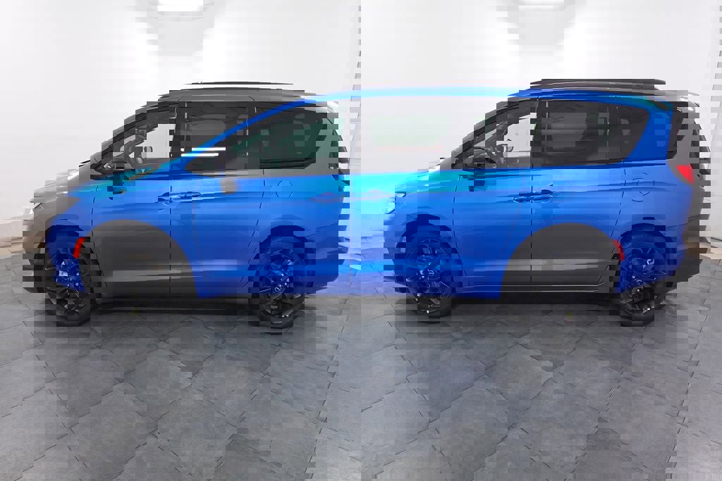 New 2026 Chrysler Pacifica Select w/ S Appearance Package image 2