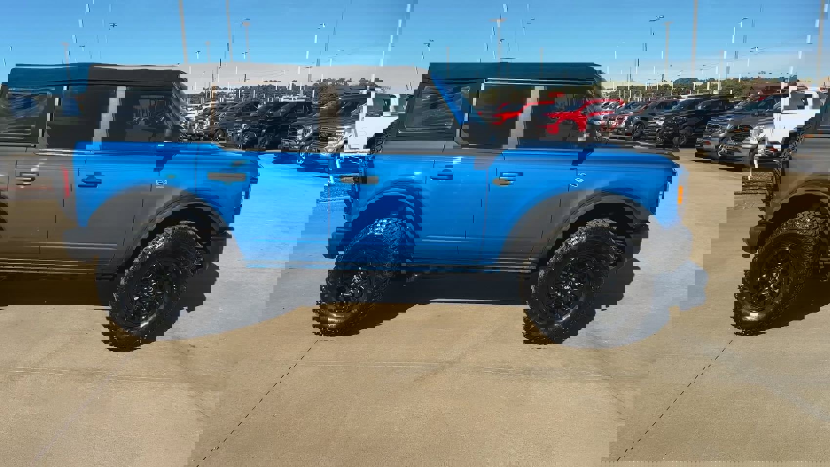 Used 2022 Ford Bronco Wildtrak image 2