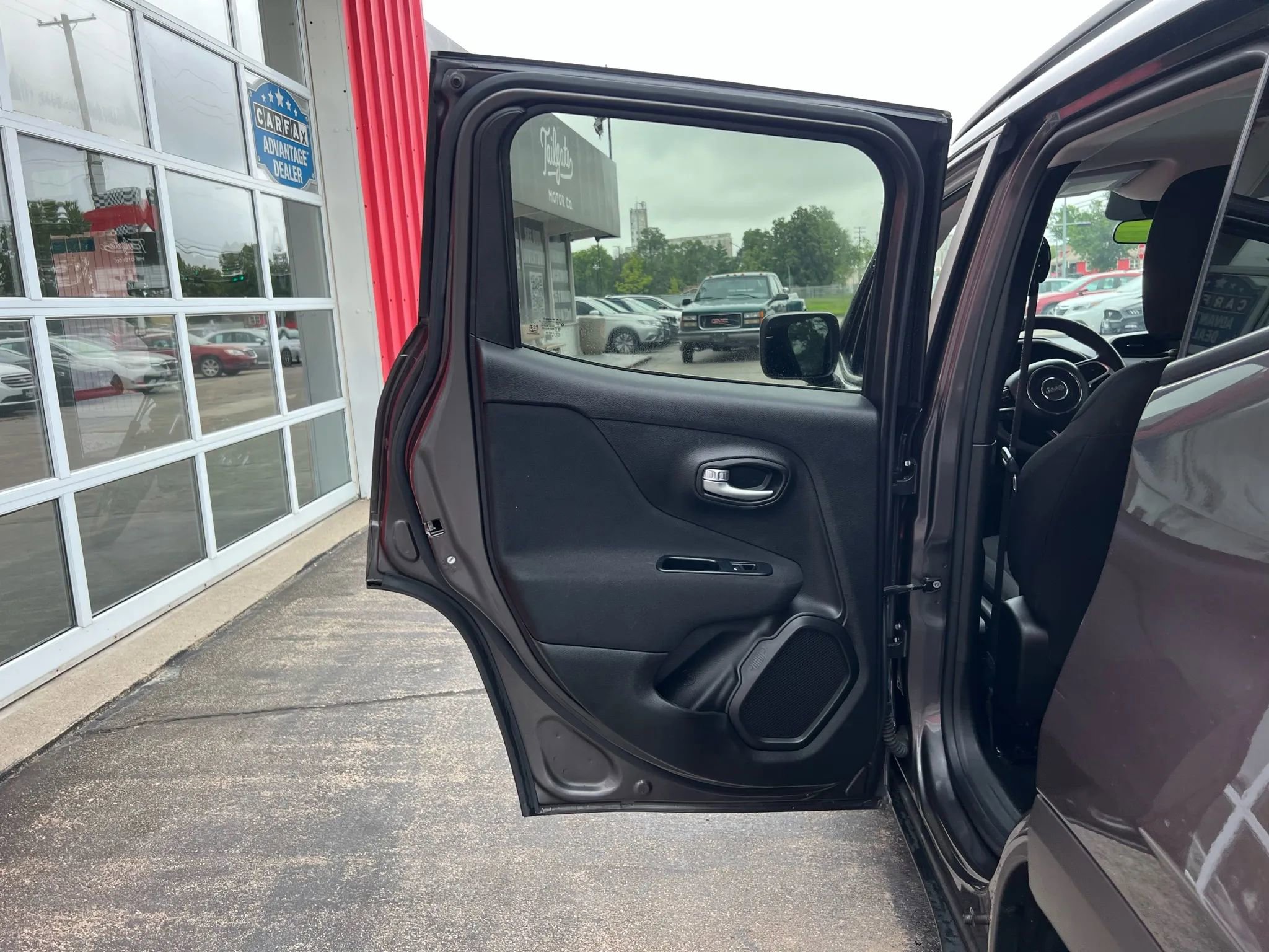 Used 2019 Jeep Renegade Sport w/ Sport Appearance Group image 12
