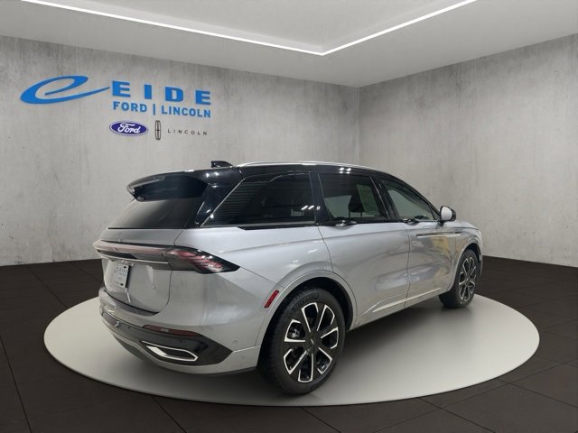 Used 2024 Lincoln Nautilus Reserve image 8