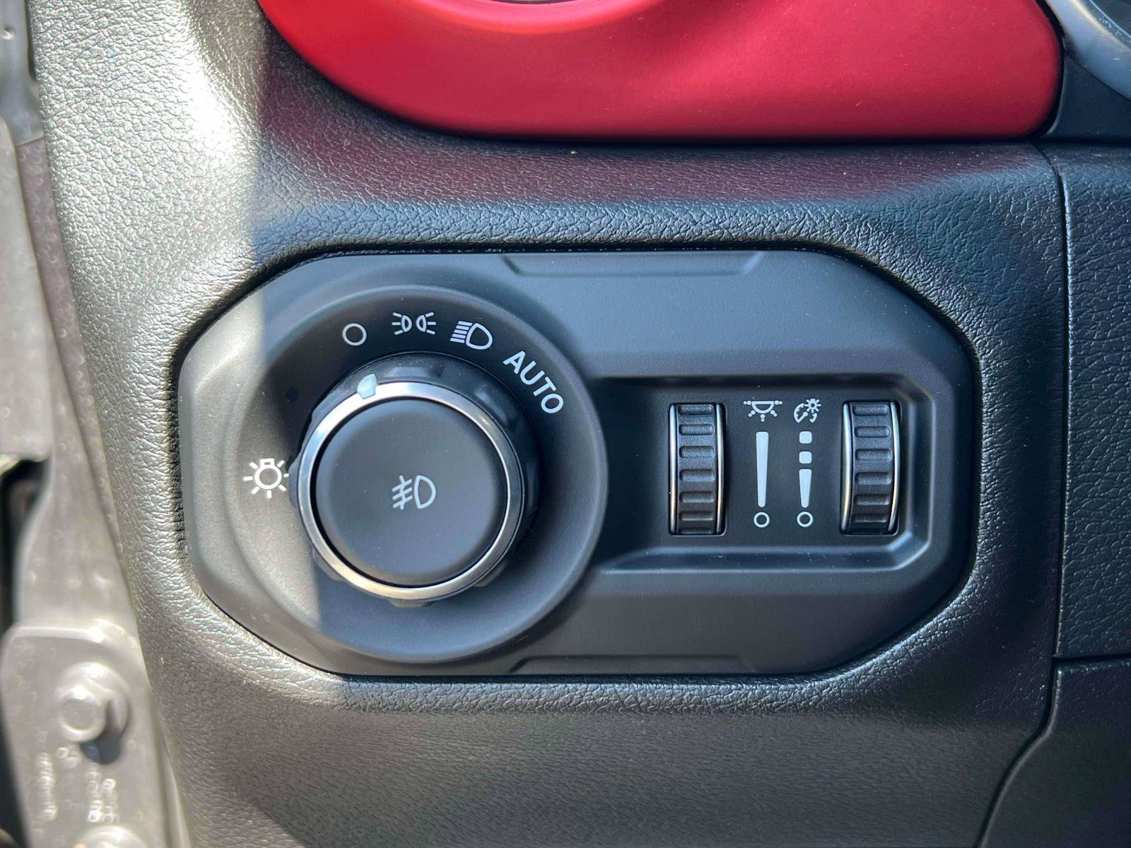 Used 2021 Jeep Wrangler Unlimited Rubicon AWD/4WD image 17