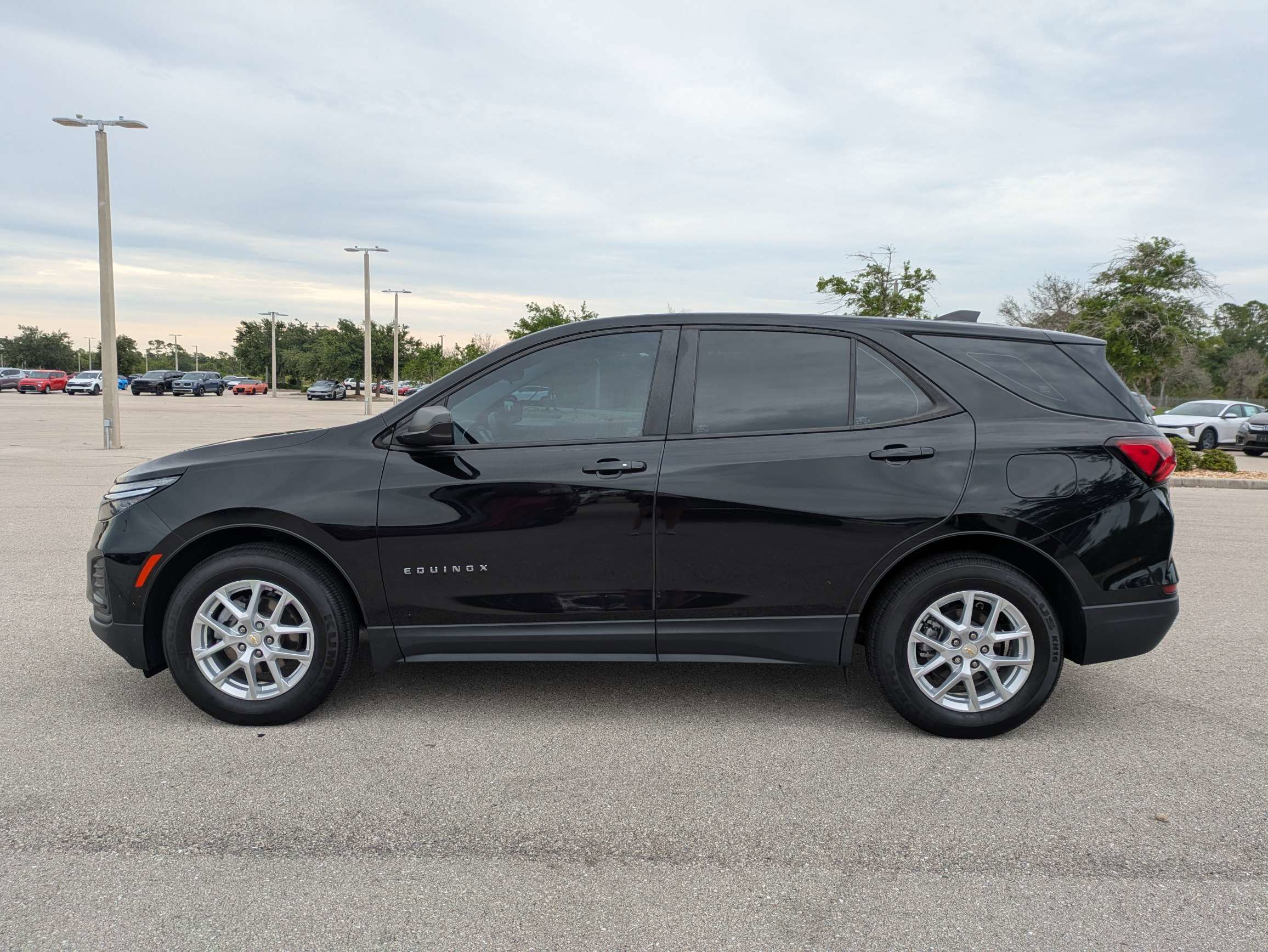 Used 2022 Chevrolet Equinox LS w/ LPO, Floor Liner Package FWD image 8