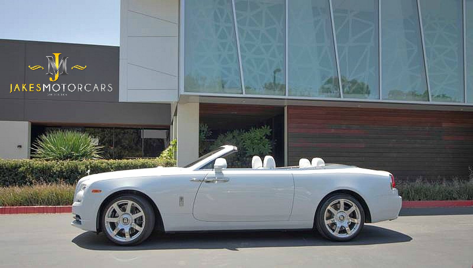 Used 2017 Rolls-Royce Dawn image 25