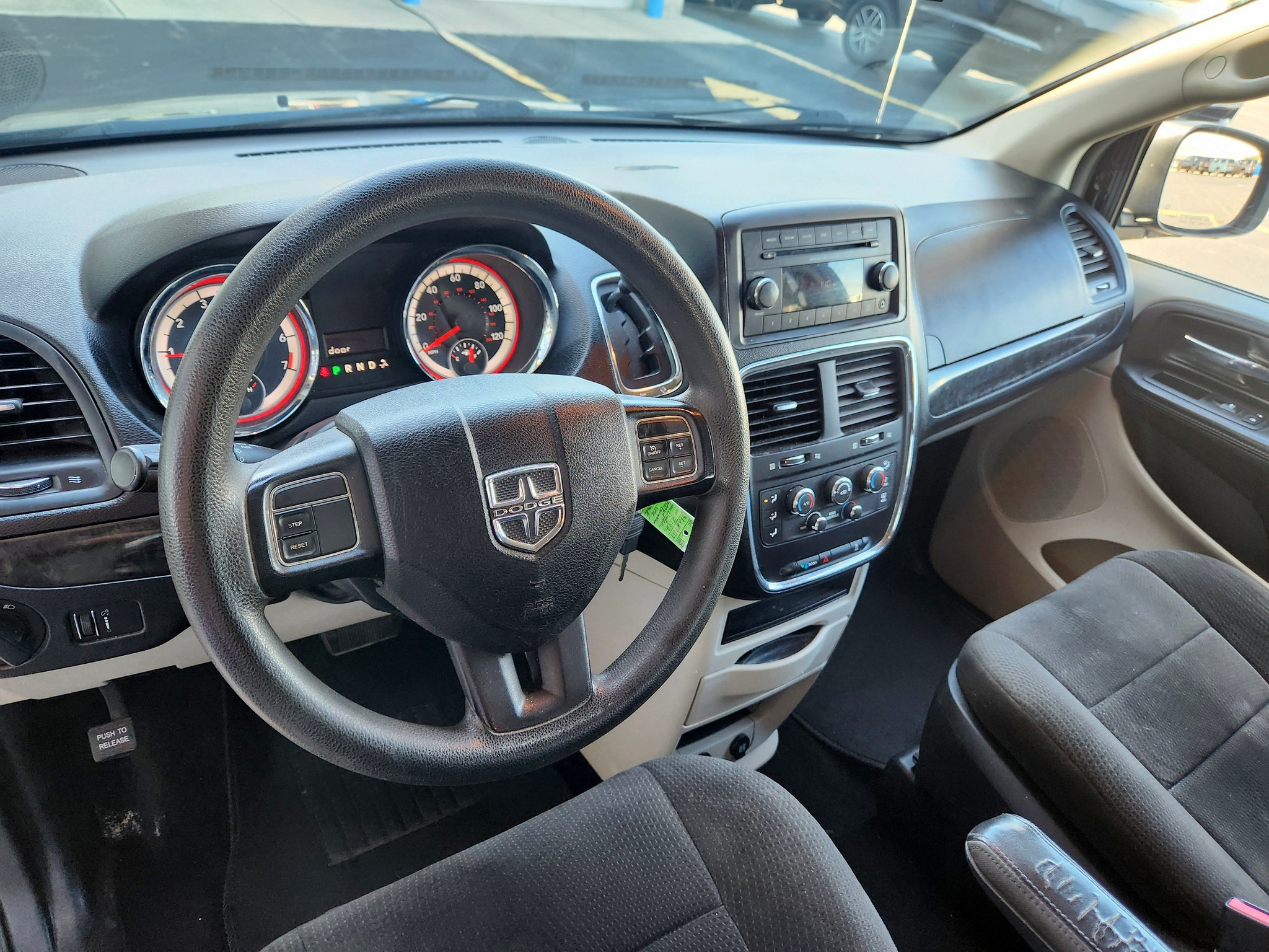 Used 2012 Dodge Grand Caravan SE FWD image 4