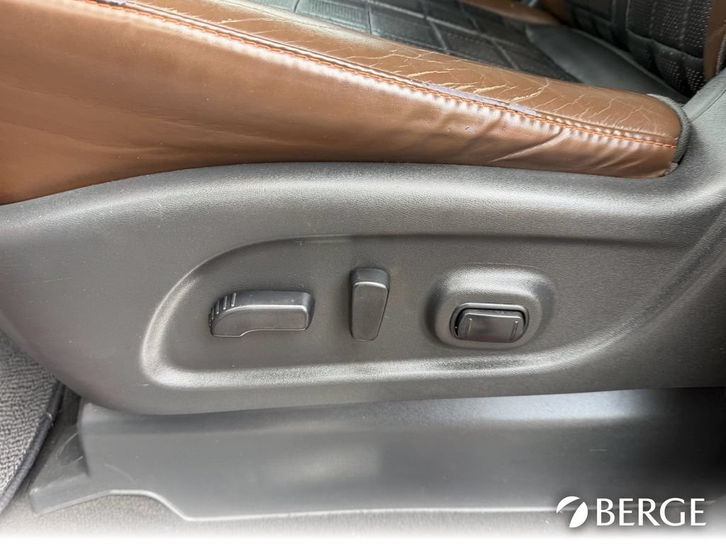 Used 2019 Nissan Titan Platinum Reserve AWD/4WD image 22