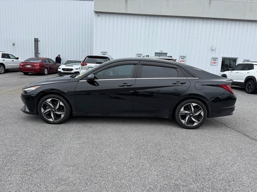 Used 2023 Hyundai Elantra Limited FWD image 4