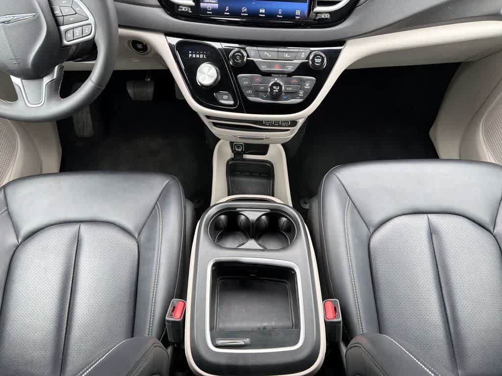 Used 2024 Chrysler Pacifica Touring-L FWD image 30