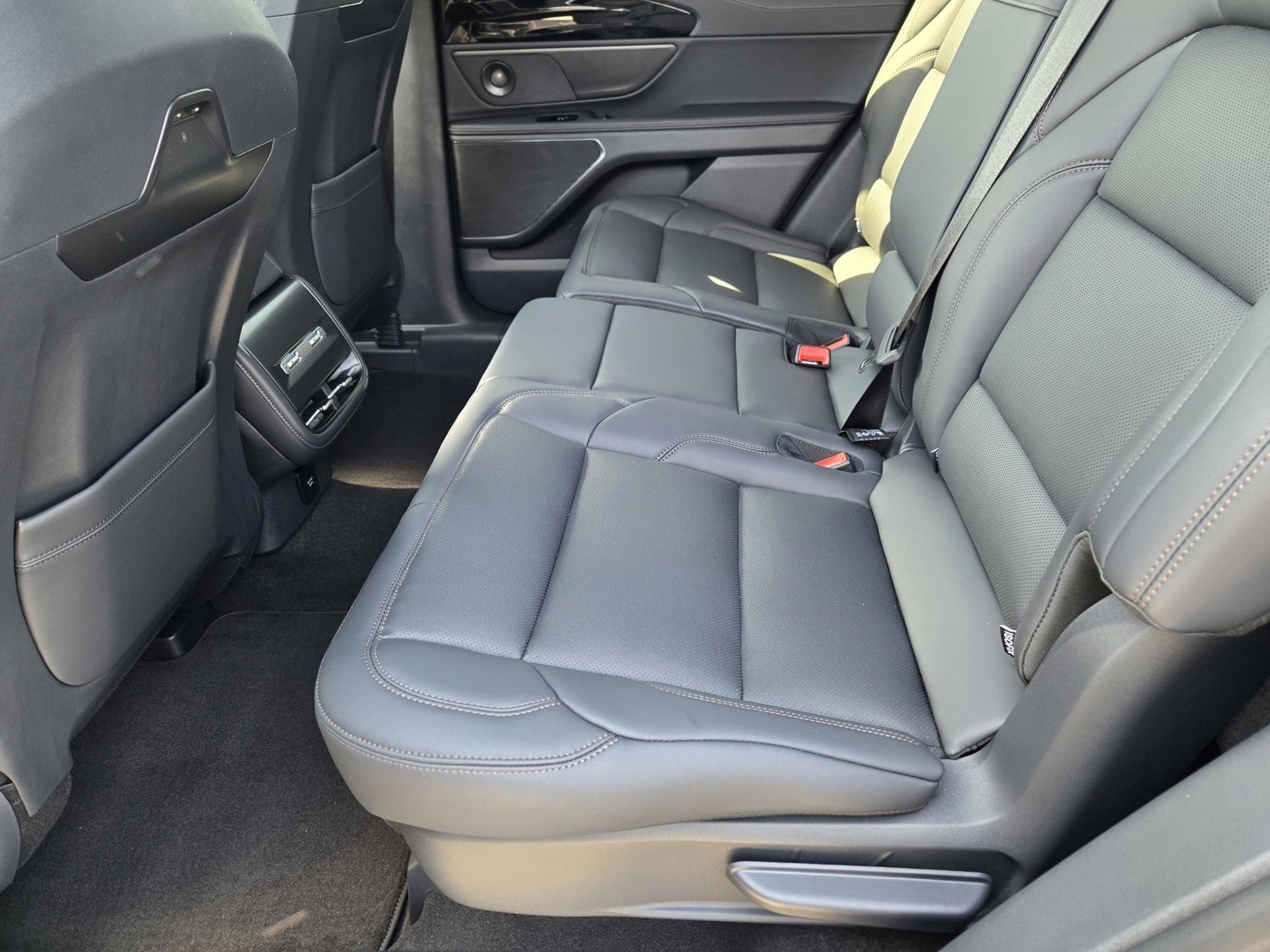 New 2025 Lincoln Nautilus Premier w/ Equipment Group 102A image 7