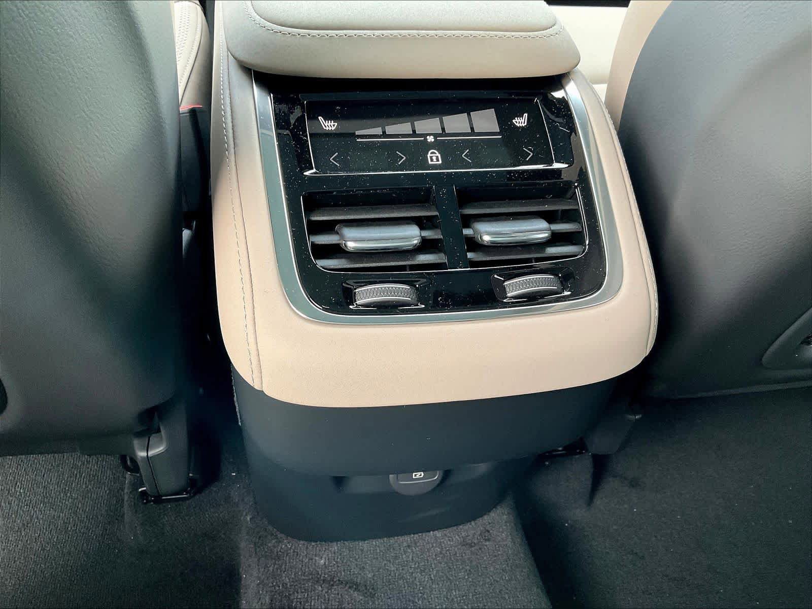 New 2026 Volvo XC90 B5 Plus w/ Protection Package AWD/4WD image 16