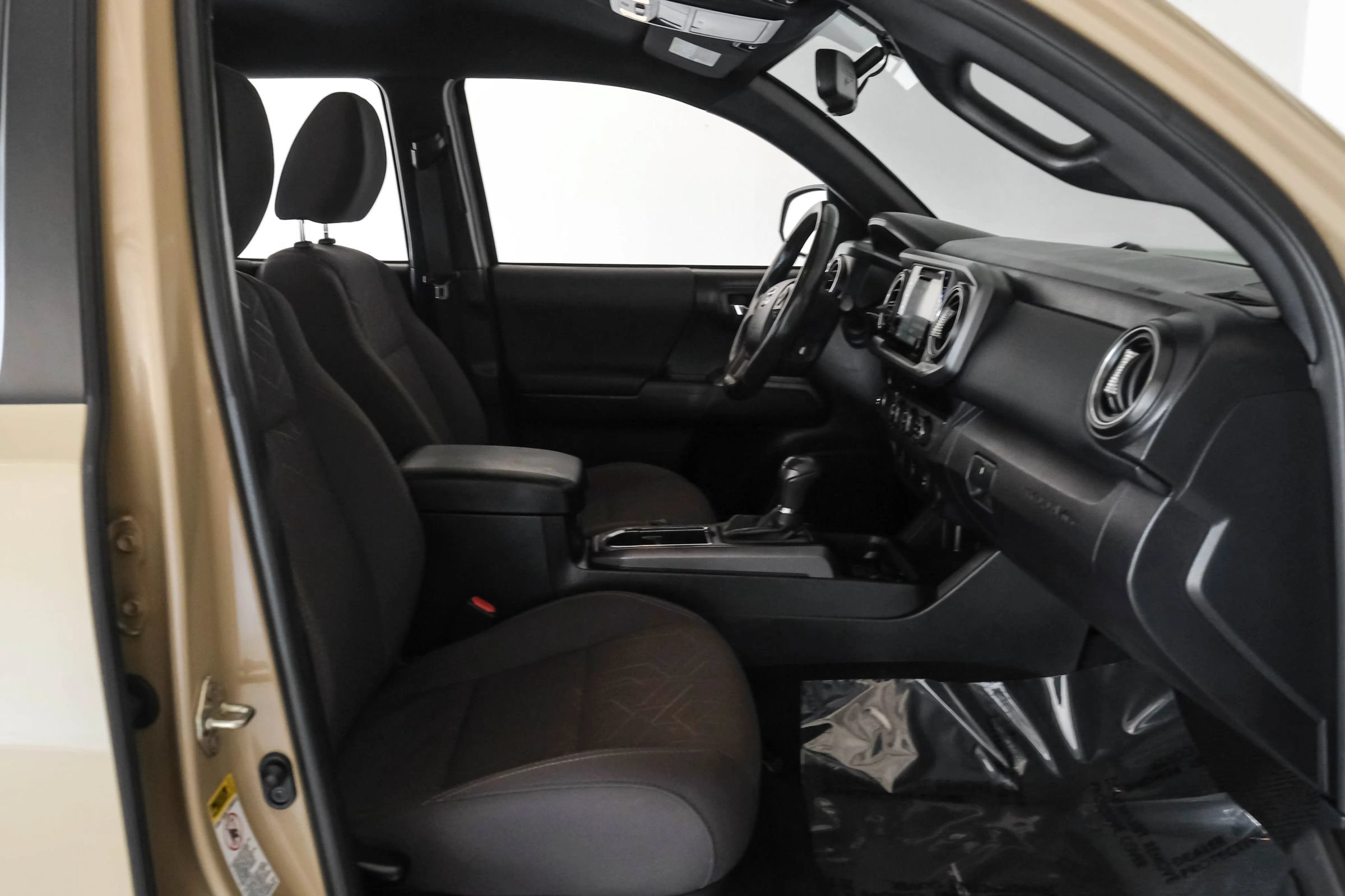 Used 2017 Toyota Tacoma TRD Sport w/ Tow Package RWD image 26