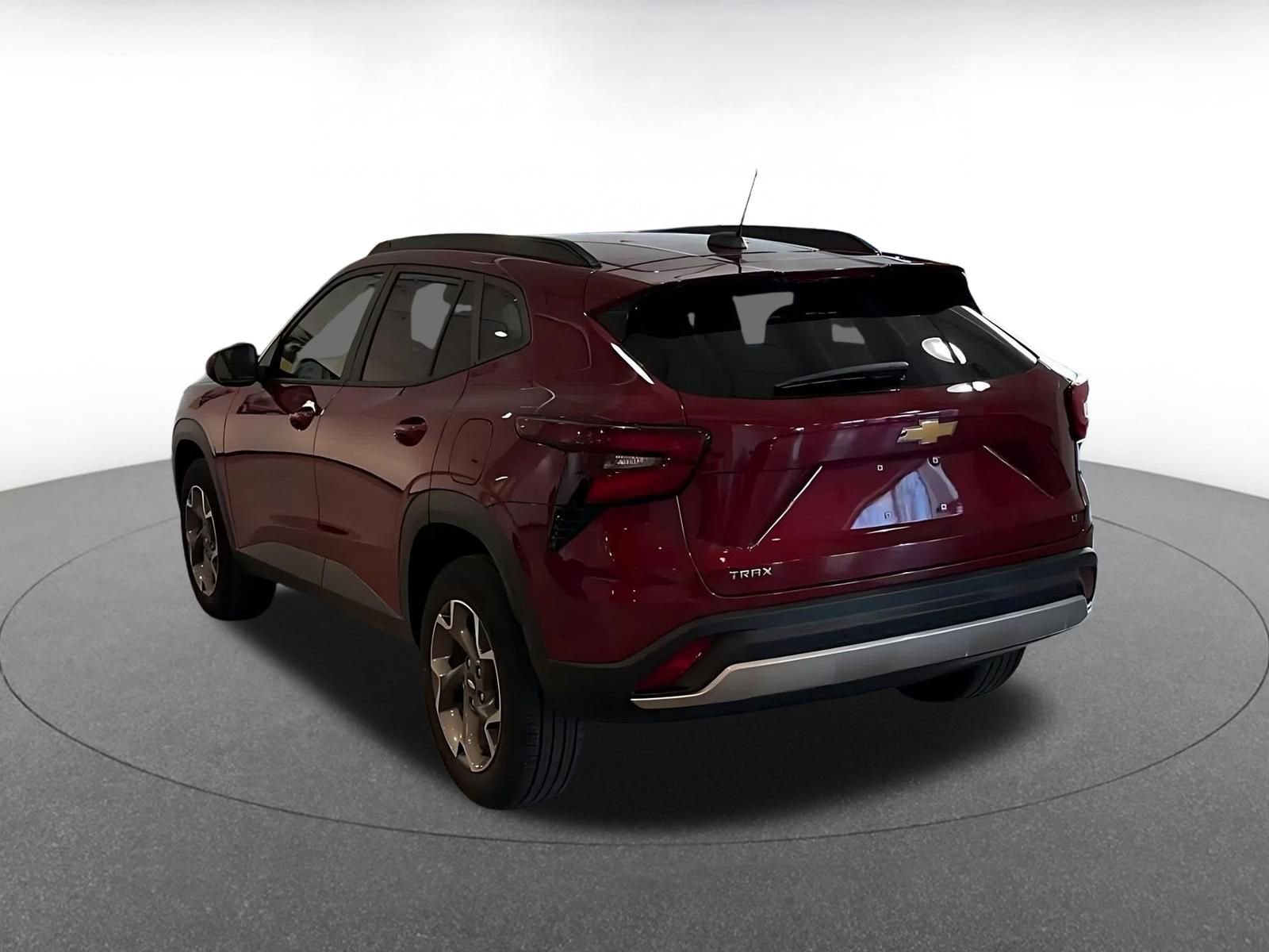 Used 2025 Chevrolet Trax LT FWD image 11