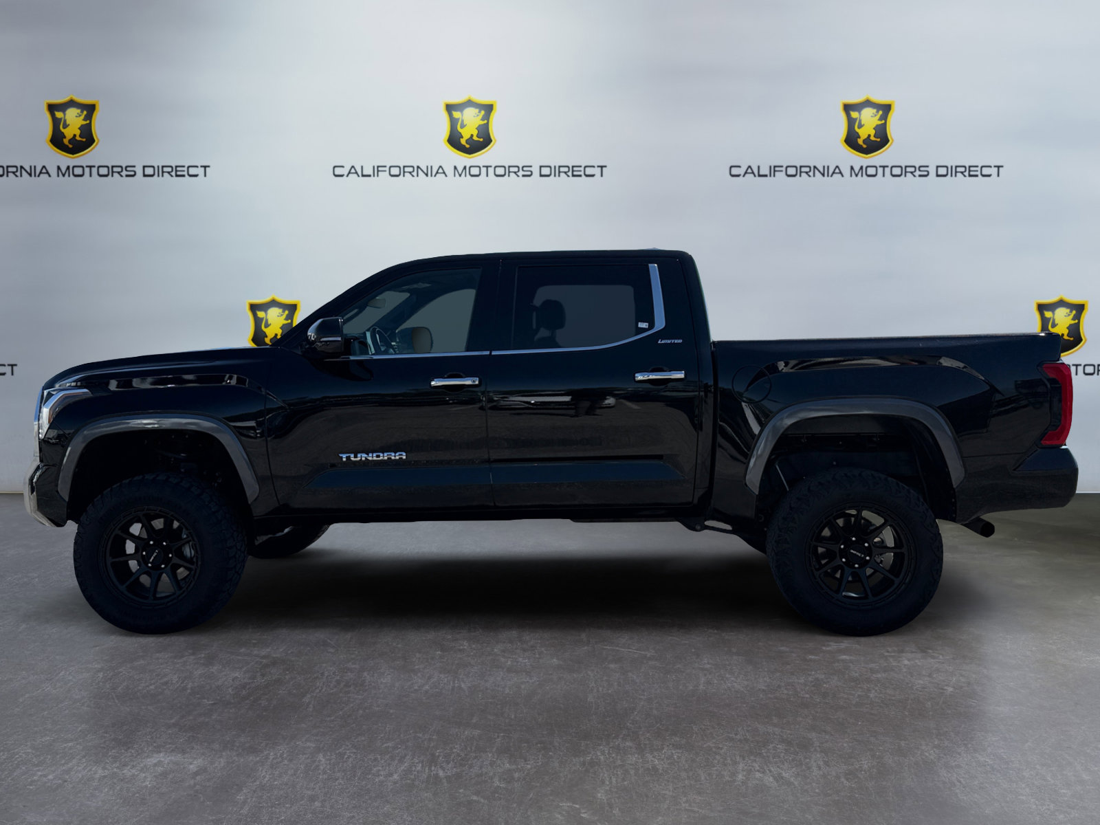 Used 2025 Toyota Tundra Limited AWD/4WD image 2