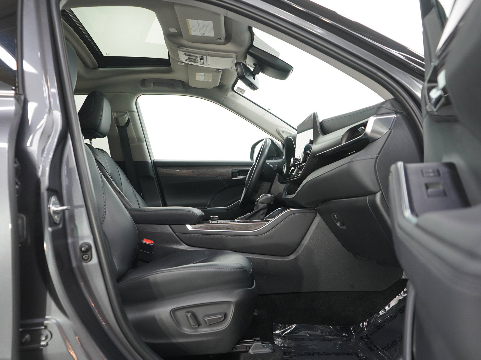 Used 2024 Toyota Highlander Limited AWD/4WD image 13