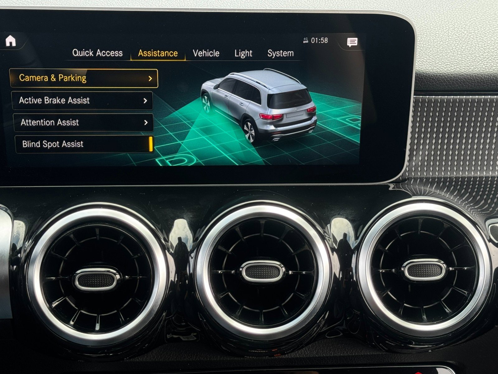 Used 2021 Mercedes-Benz GLB 250 4MATIC w/ Premium Package image 27