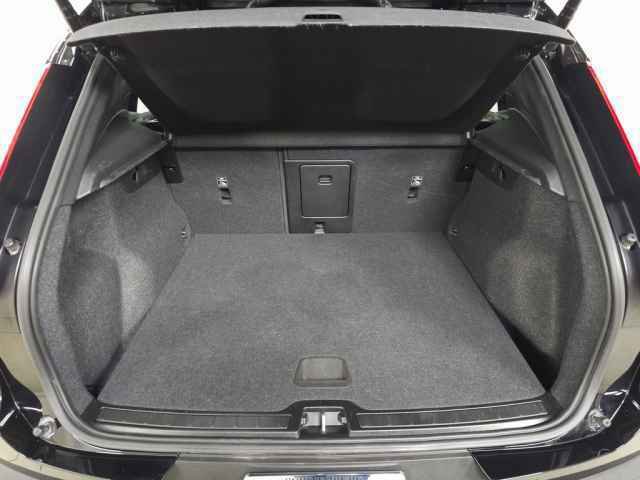 Certified 2025 Volvo XC40 B5 Core image 8