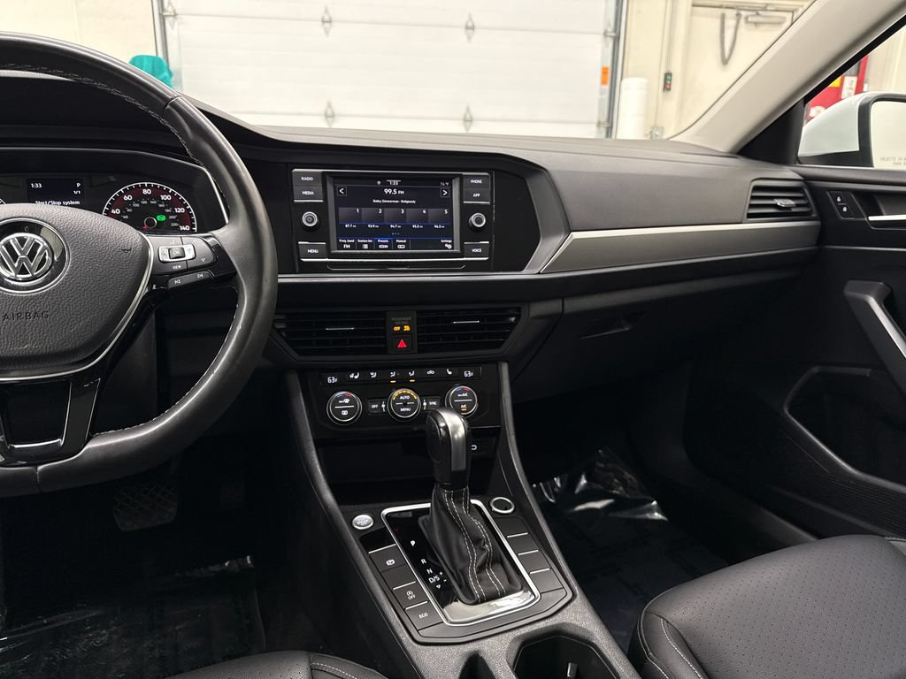 Used 2021 Volkswagen Jetta SE w/ SE Cold Weather Package FWD image 15