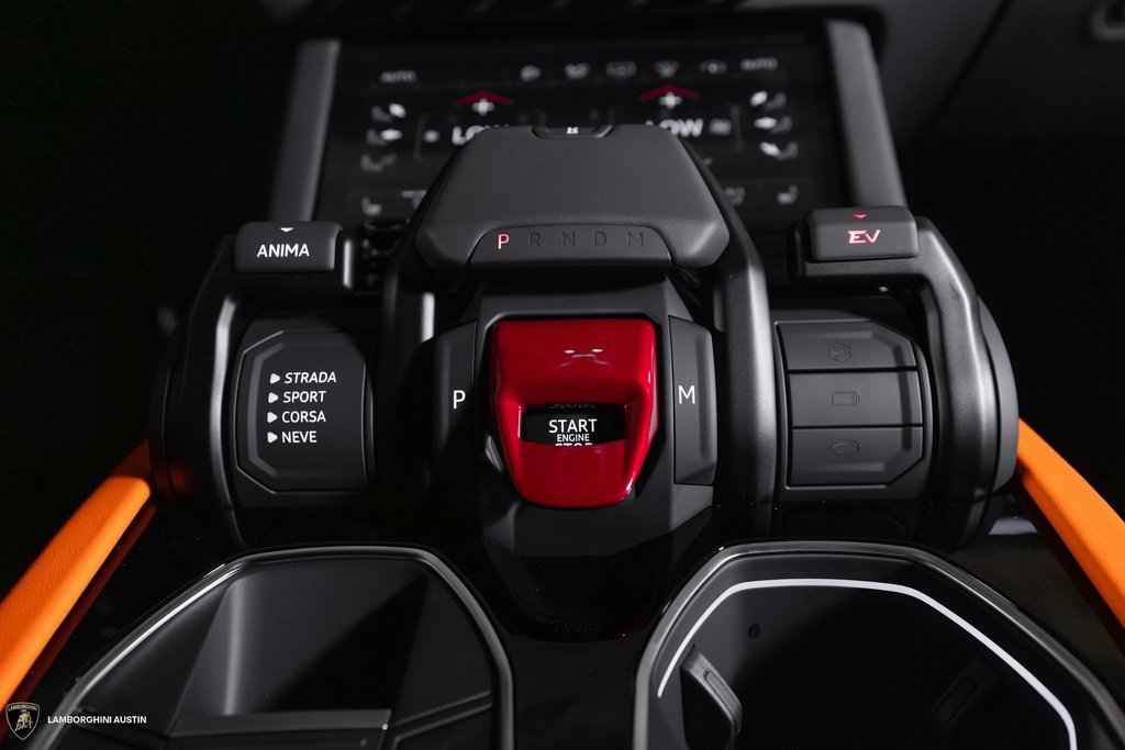Used 2025 Lamborghini Urus SE image 33