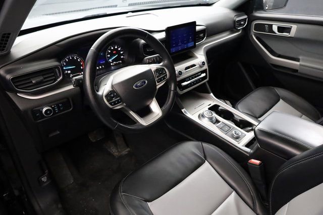 Used 2023 Ford Explorer XLT w/ Equipment Group 202A AWD/4WD image 12